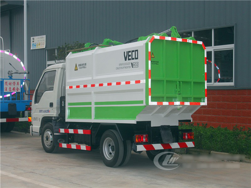 湖南大學(xué)新型多功能垃圾車(chē)交付